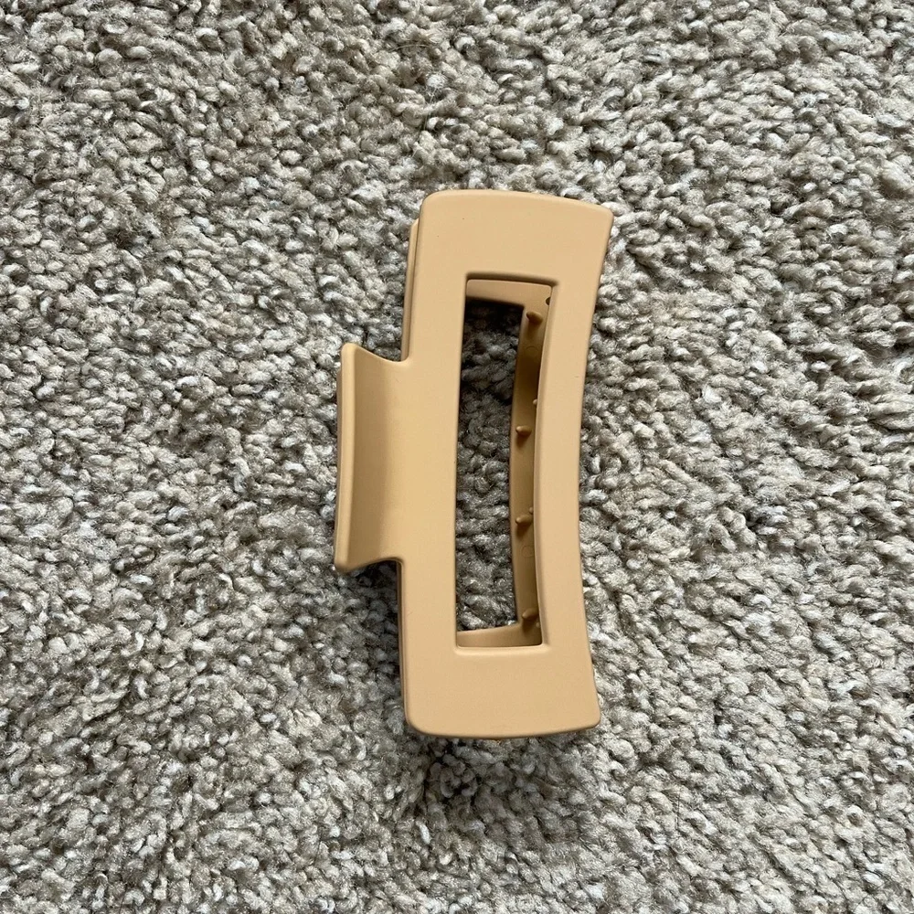 Solid Tan Neutral 4” Medium Claw Clip | OS